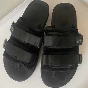 Suicoke Uni-sex Moto-cab grip tape slides.